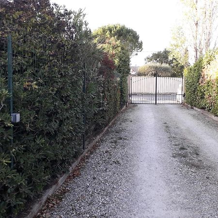 Lédenon Studio Independant Avec Parking Ferme Et Securise מראה חיצוני תמונה